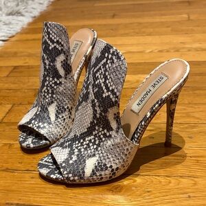 Steve Madden Snake-Print Peep Toe Mule in Black and White